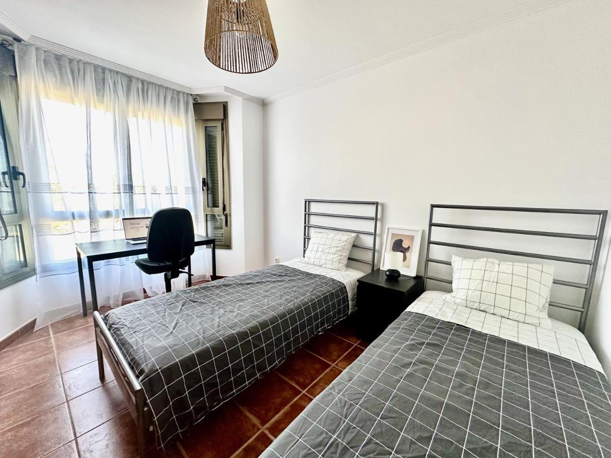 Pambnb - 250m To Beach, Family Pools, Wi-fi & Bbq Holiday home *