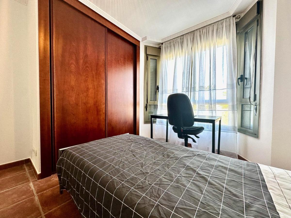 Vakantiehuis Pambnb - 250m To Beach, Family Pools, Wi-fi & Bbq